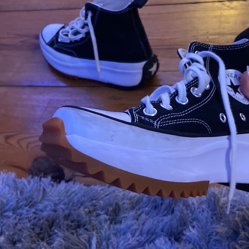 Run Star Hike Platform Converse. Size 9. Gem